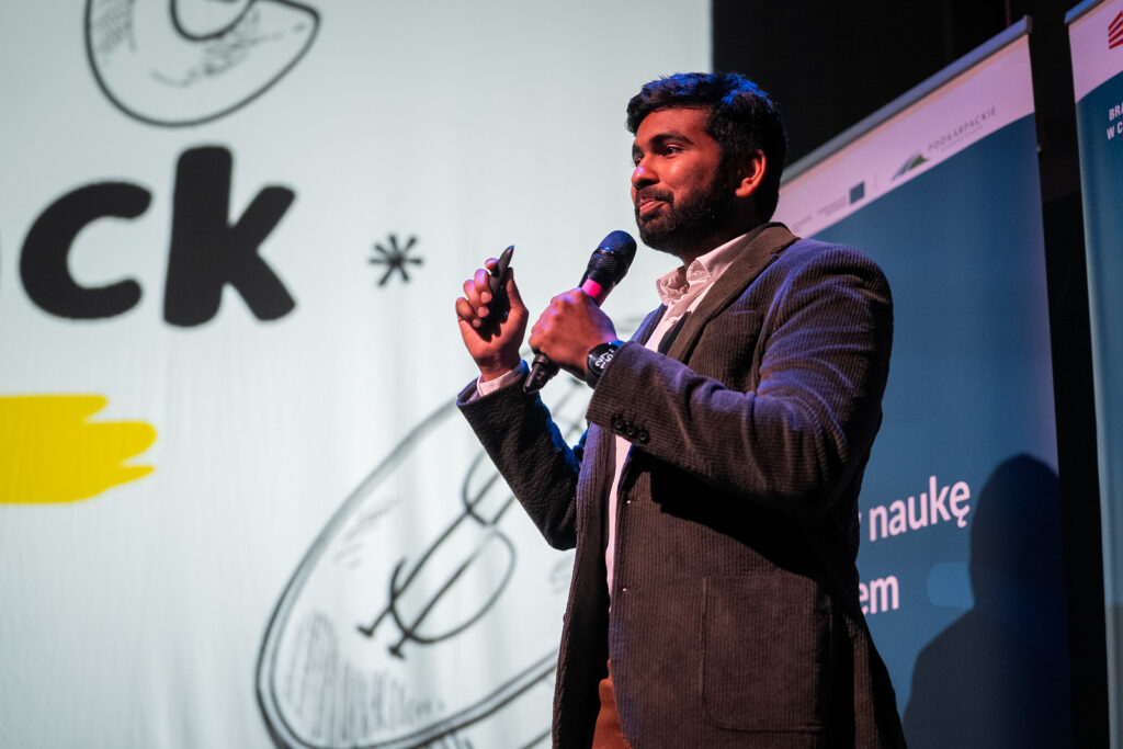 Pitch finalisty przed jury podczas gali