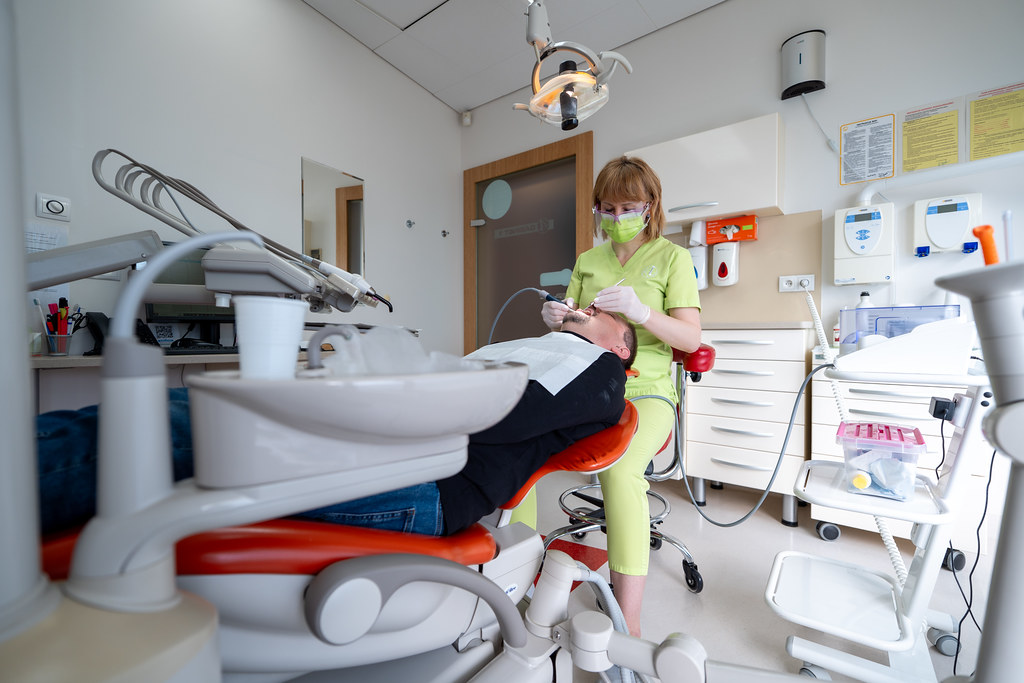 Gabinet z unitem stomatologicznym w Centrum Awiłło w Warszawie